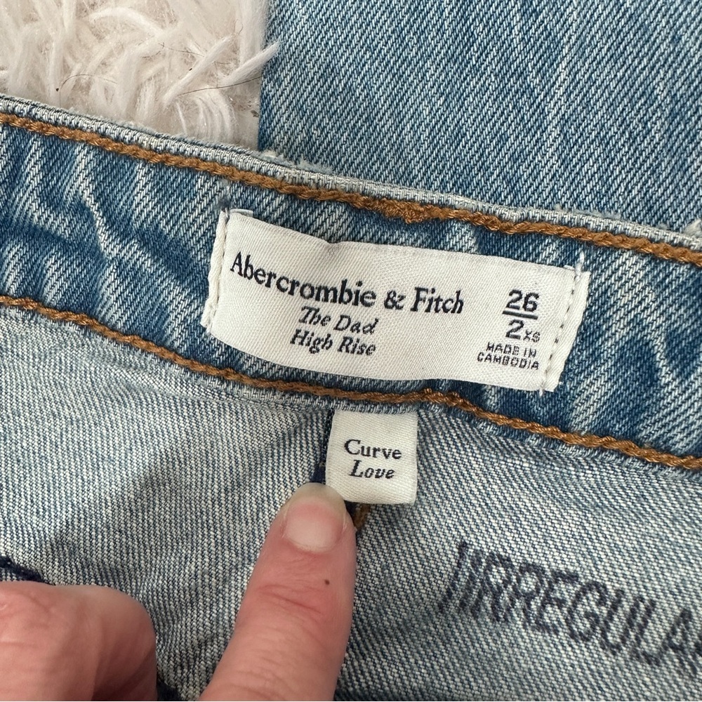 NWT Abercrombie and Fitch The Dad High Rise Jeans Curve Love Size 26/2 X Short - Picture 3 of 7